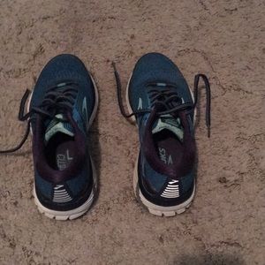 Brooks adrenaline running shoes. Gently used.